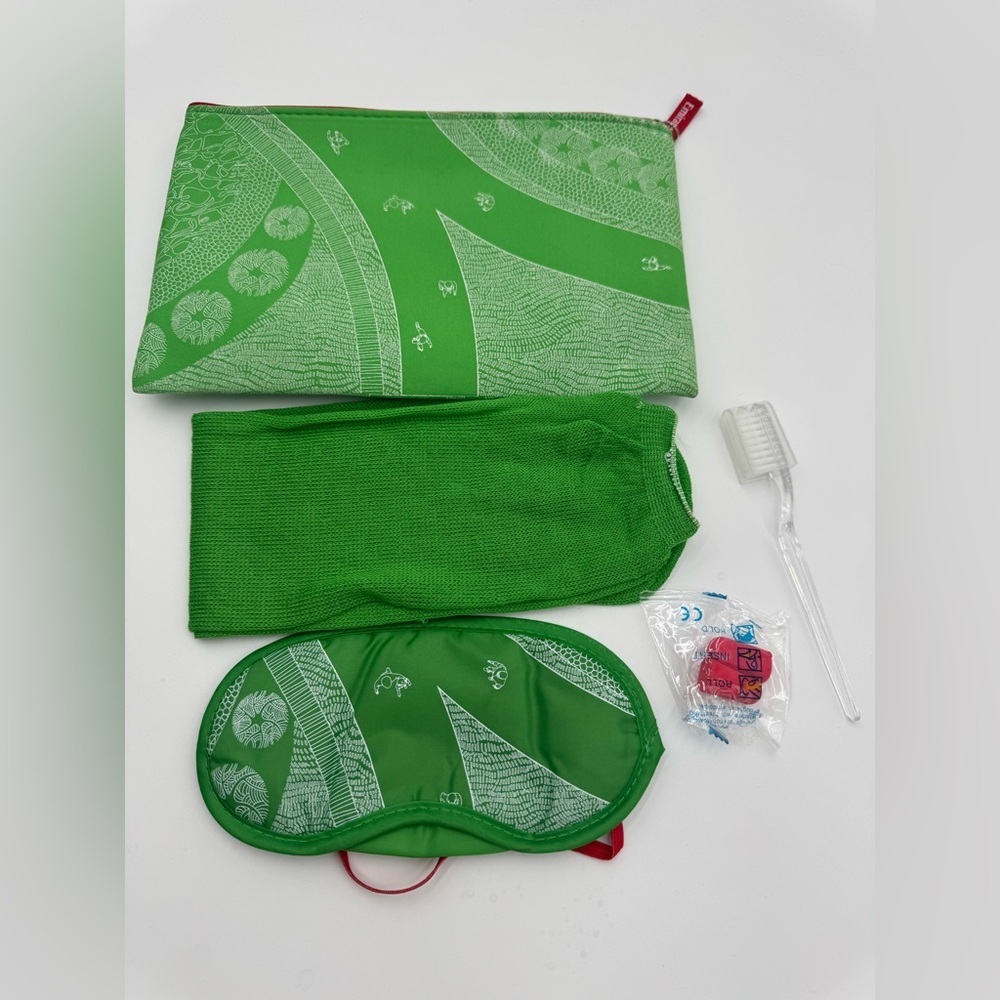 NWT Emirates Airlines Amenity Kit NEW